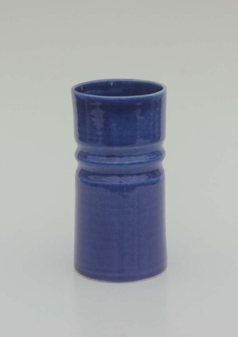 blå lille vase  h:12 br:6